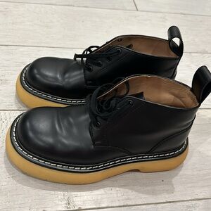 Bottega Veneta
The Bounce Lug-Sole Leather Boot (Pre-owned) Mens 40.5 as shown.